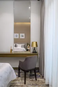 Elegant studio with terrace in Downtown Dubai. - Image 5