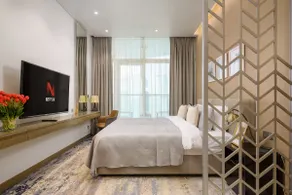Elegant studio with terrace in Downtown Dubai. - Image 3