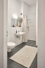 Modern, spacious, newly built apartment - Image 3