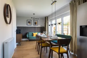 Modern 4-Bed Family Home with 5 Beds & Parking - Image 4