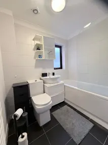 Stylish 3BR Cambridge Bungalow, Near Science Park - Image 5