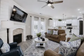 Argo House - Quiet Retreat with Private Backyard - Image 2