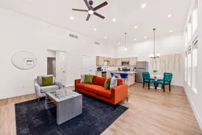 Boho 3 Bed Limberlost near UofA Epic - Image 2