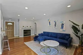 Des Plaines 4BR Near O'Hare & Casino, Sleeps 11 - Image 3