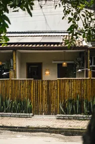 Corner retreat - house 2 - Image 2