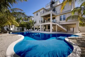 Big Kahuna Steps to Beach w/ Waterslide Pool & Spa - Image 4