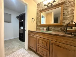 Comfortable 3-Bedroom Home for Families & Groups - Image 5
