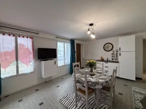 Downtown apartment with garden, close to the sea - Image 3