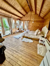 Honeypot Retreat with hot tub in rural Derbyshire - Image 2