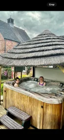 Honeypot Retreat with hot tub in rural Derbyshire - Image 3