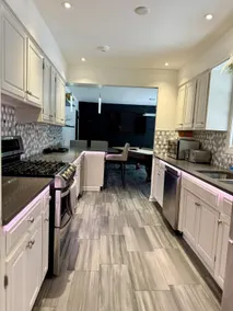 Cozy Estate 20 Minutes from Downtown and Lakefront - Image 2