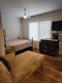 Welcome to Studio Le Rouzic, a warm and cozy stay. - Image 4