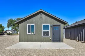 Idaho Tiny Home Retreat in Wilder, Idaho! - Image 3