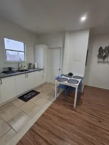 Amazing updated 1 bedroom apartment in Oakland! - Image 3