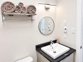 Cozy Corner with Private Entrance - Image 4