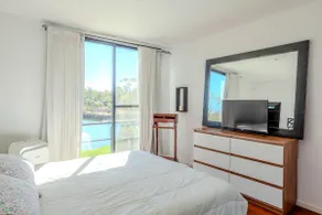 Waterfront home with garden, BBQ grill, and total tranquility - Image 2