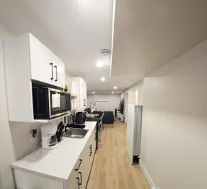 Cozy & Quiet Premium Suite with Private Entrance - Image 2