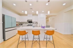 Flat-Level Single Family Home w/Backyard - Image 5