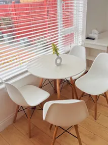 Luton Retreat - Modern 2 Bedroom Studio Near Town Centre, Station and Airport - Image 4