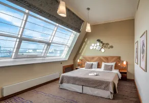 Superior One Bedroom Apartment - Crown Palace - Image 2