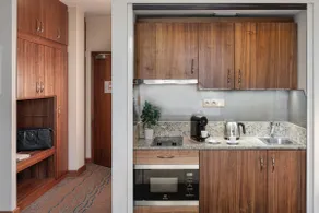 Superior One Bedroom Apartment - Crown Palace - Image 3
