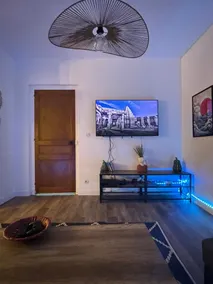 Comfortable and elegant • 5 min to airport • Parking - Image 3