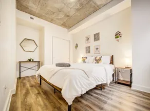 Chic 1-BR Condo Near Bell Centre | Easy Parking - Image 4