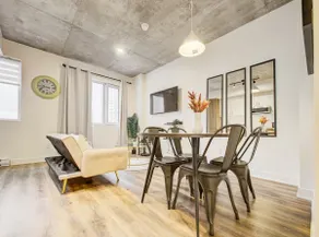 Chic 1-BR Condo Near Bell Centre | Easy Parking - Image 2