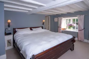 Idyllic Cottage straight out of The Holiday! - Image 2