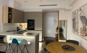 Premium Design Center: 2 Suites & Private Parking - Image 3