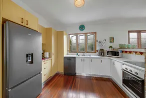 Bungalow on Rollo | Pets, Parking & Personality - Image 5