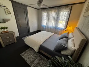 Cozy Apartment close to the Airport - Image 4