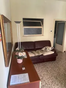 Inzani three-room apartment in the historic center - Image 2