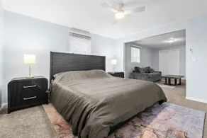 Spacious Home, Walk to Collins Aero - Image 5
