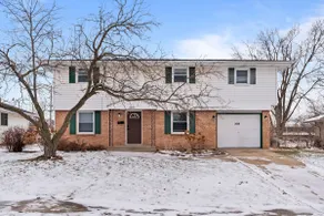 Spacious Home, Walk to Collins Aero - Image 3