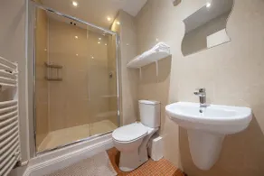 Spacious Private2BR/2BA Room C/Free parking/WiFi. - Image 4