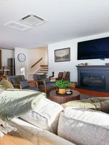 Sunset Point-Cozy Waterfront Home, Sleeps up to 6 - Image 3