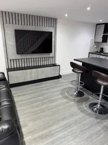 Aurang House, 1 Bedroom, Double bed, en-suite, with Kitchen, 55" Flat TV, Private Parking - Image 4
