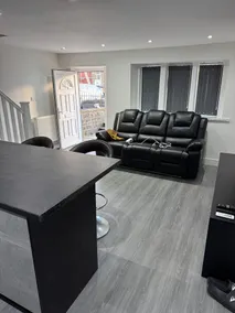 Aurang House, 1 Bedroom, Double bed, en-suite, with Kitchen, 55" Flat TV, Private Parking - Image 2