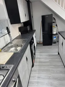 Aurang House, 1 Bedroom, Double bed, en-suite, with Kitchen, 55" Flat TV, Private Parking - Image 5