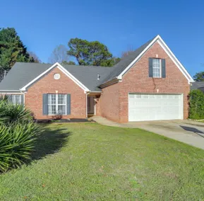 Spacious 4BD RM Pet-Friendly Home With Sunroom - Image 2