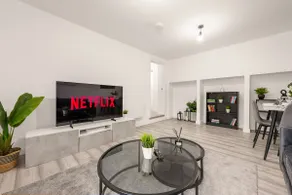 The Manchester Town Stay | Parking | Sleeps 4 - Image 2