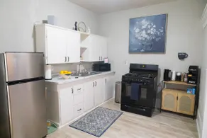 Charming Downtown Studio in a 3-Unit Property - Image 5