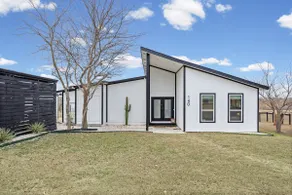 The Iron Cactus 10 acres villa near Austin w Sauna and Pool table - Image 3