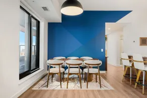 DT Spacious and Vibrant | King Bed| Outdoor Patio - Image 5