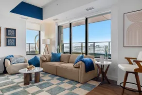 DT Spacious and Vibrant | King Bed| Outdoor Patio - Image 2