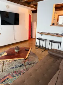 The Beam House | Cozy Rustic Retreat in Winchester - Image 5