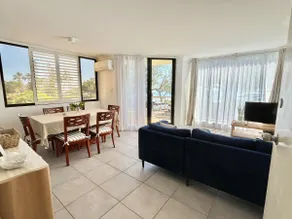 Beachfront Coastal Stay | Walk to Cafés - Image 4