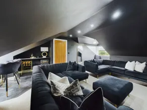 Modern 4 Bed Walk to Pubs, Shops and Countryside - Image 3