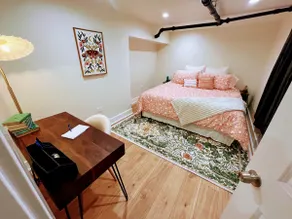 Serene 1-Bedroom Suite in Oak Park (Free Parking!) - Image 3